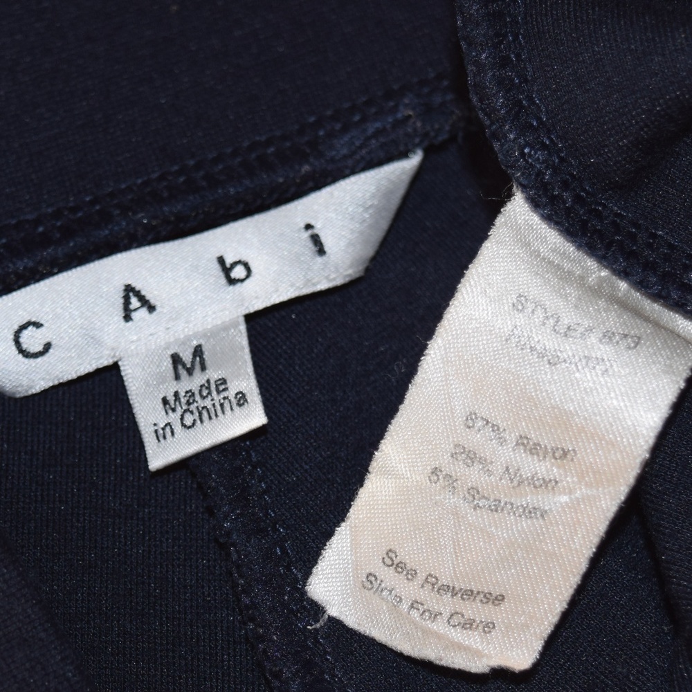 Cabi #873 Runaround Crop c/Navy - Picture 3 of 4